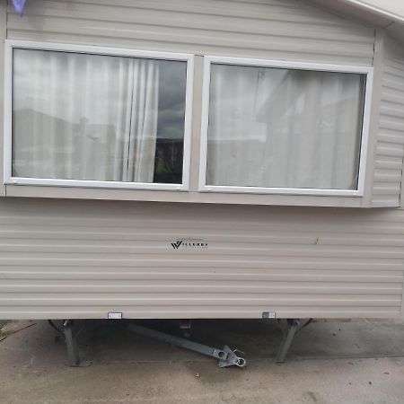 D24 Is A 2 Bedroom 6 Berth Caravan Close To The Beach On Whitehouse Leisure Park In Towyn Near Rhyl With Decking And Private Parking Space This Is A Pet Free Caravan Abergele Exteriér fotografie