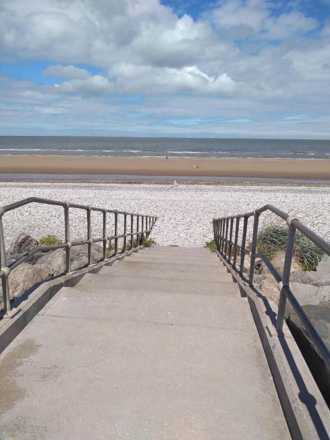 D24 Is A 2 Bedroom 6 Berth Caravan Close To The Beach On Whitehouse Leisure Park In Towyn Near Rhyl With Decking And Private Parking Space This Is A Pet Free Caravan Abergele Exteriér fotografie