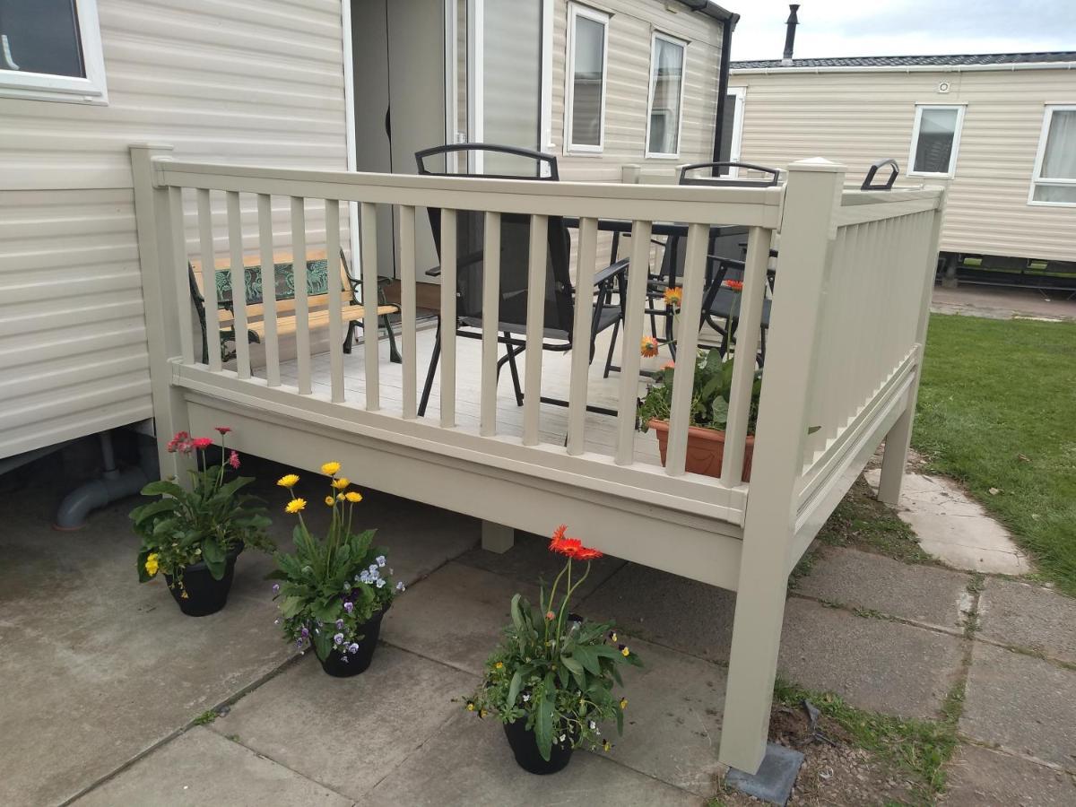 D24 Is A 2 Bedroom 6 Berth Caravan Close To The Beach On Whitehouse Leisure Park In Towyn Near Rhyl With Decking And Private Parking Space This Is A Pet Free Caravan Abergele Exteriér fotografie