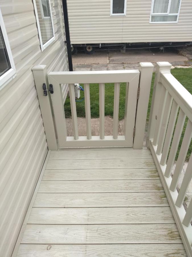 D24 Is A 2 Bedroom 6 Berth Caravan Close To The Beach On Whitehouse Leisure Park In Towyn Near Rhyl With Decking And Private Parking Space This Is A Pet Free Caravan Abergele Exteriér fotografie