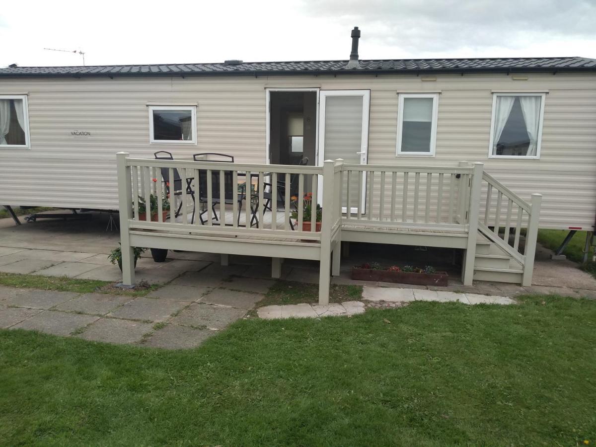 D24 Is A 2 Bedroom 6 Berth Caravan Close To The Beach On Whitehouse Leisure Park In Towyn Near Rhyl With Decking And Private Parking Space This Is A Pet Free Caravan Abergele Exteriér fotografie