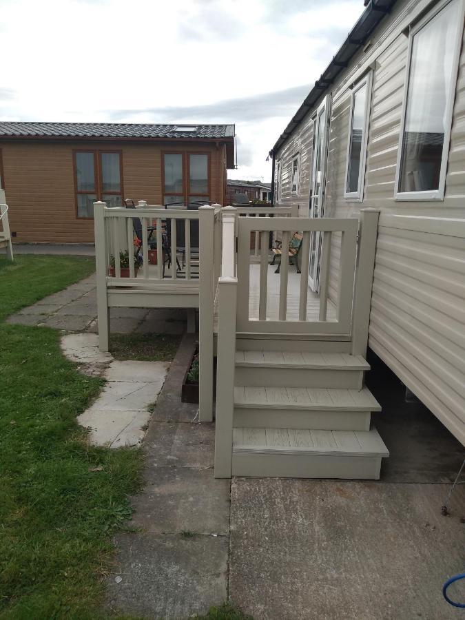 D24 Is A 2 Bedroom 6 Berth Caravan Close To The Beach On Whitehouse Leisure Park In Towyn Near Rhyl With Decking And Private Parking Space This Is A Pet Free Caravan Abergele Exteriér fotografie